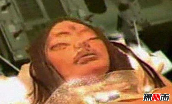 月球上的三眼女尸真相,三眼女尸被發(fā)現(xiàn)時竟然還活著