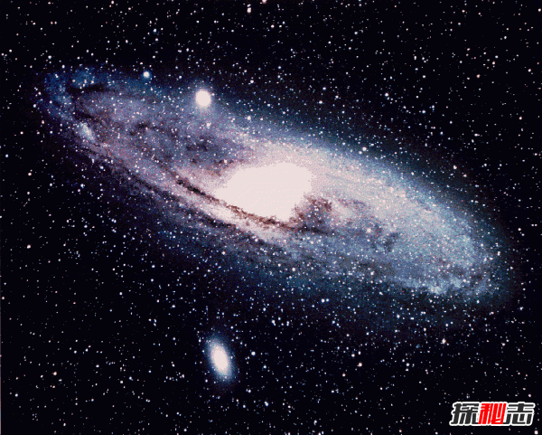 橢圓星系之謎,內(nèi)部可能有外星人的存在(年老色衰)