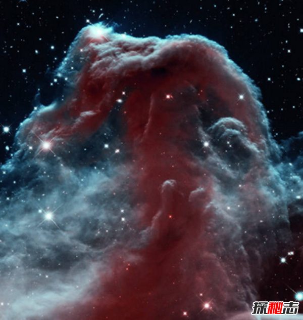 哈勃望遠鏡拍到老鷹星云中的人臉,一尊靜佛面容嚴肅在打坐