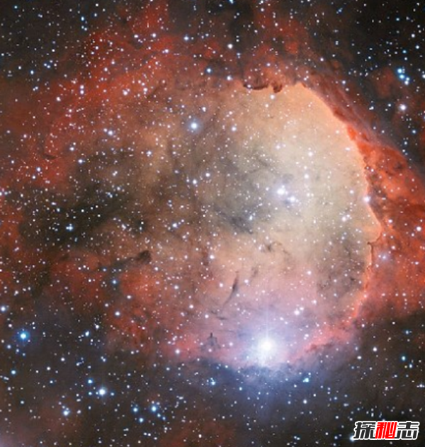 哈勃望遠鏡拍到老鷹星云中的人臉,一尊靜佛面容嚴肅在打坐