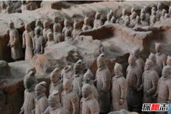 駭人!秦始皇兵馬俑不帶頭盔的真相,為了加官進爵